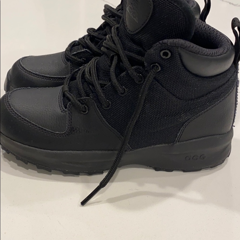 Nike boys manoa boot size 1 (Little boy)